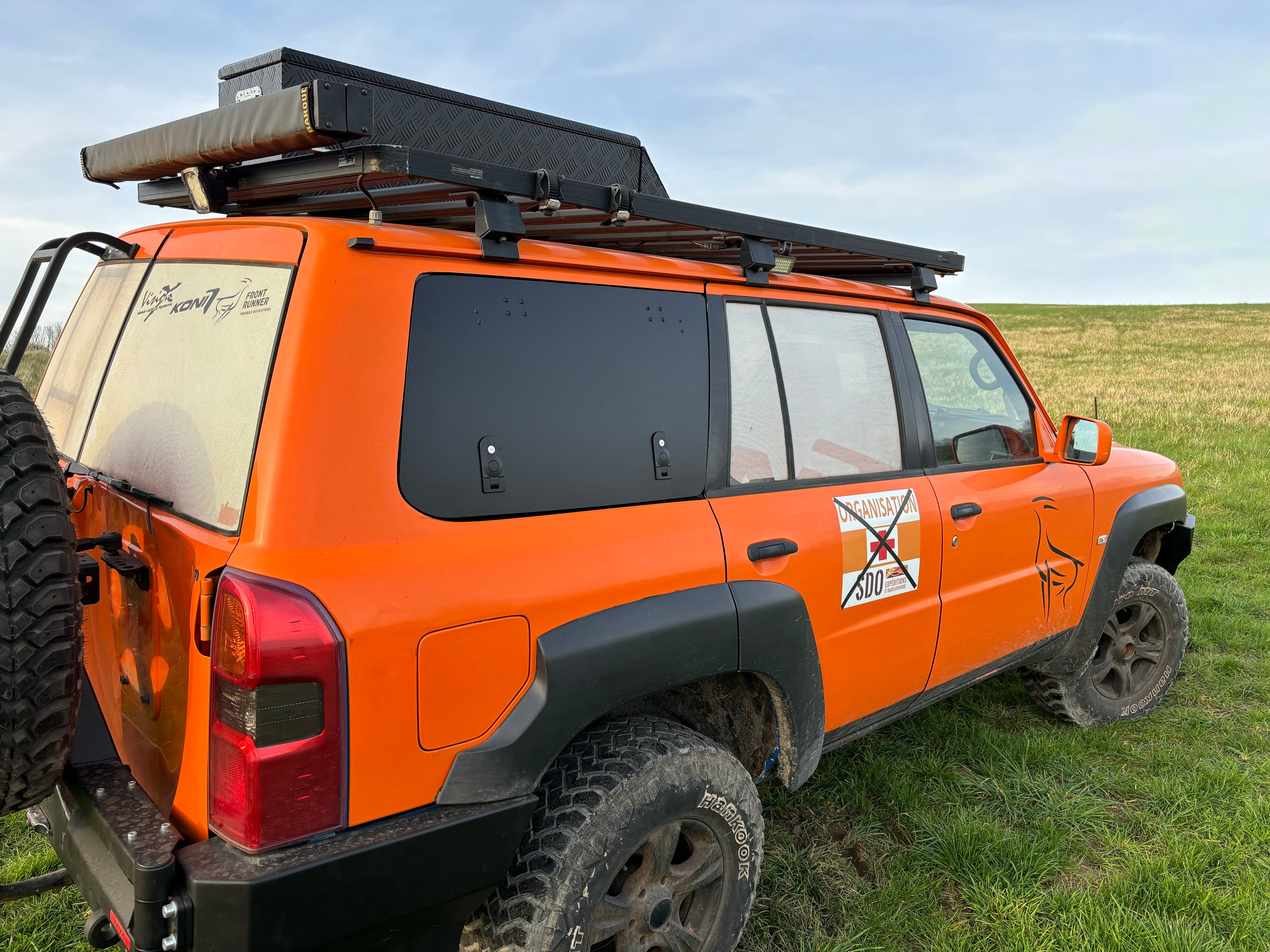 Gullwing windows NISSAN PATROL Y61 long
