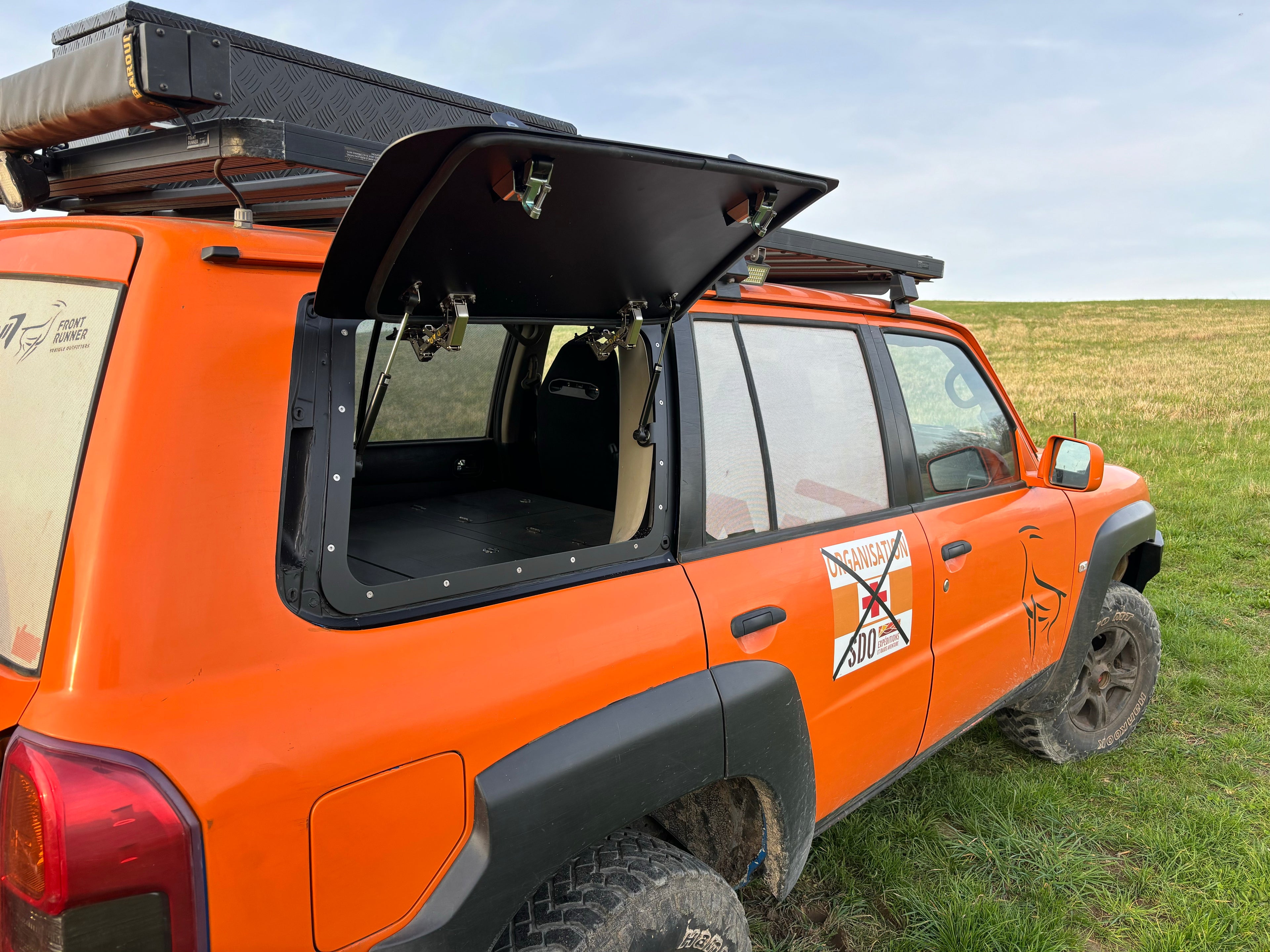 Gullwing windows NISSAN PATROL Y61 long