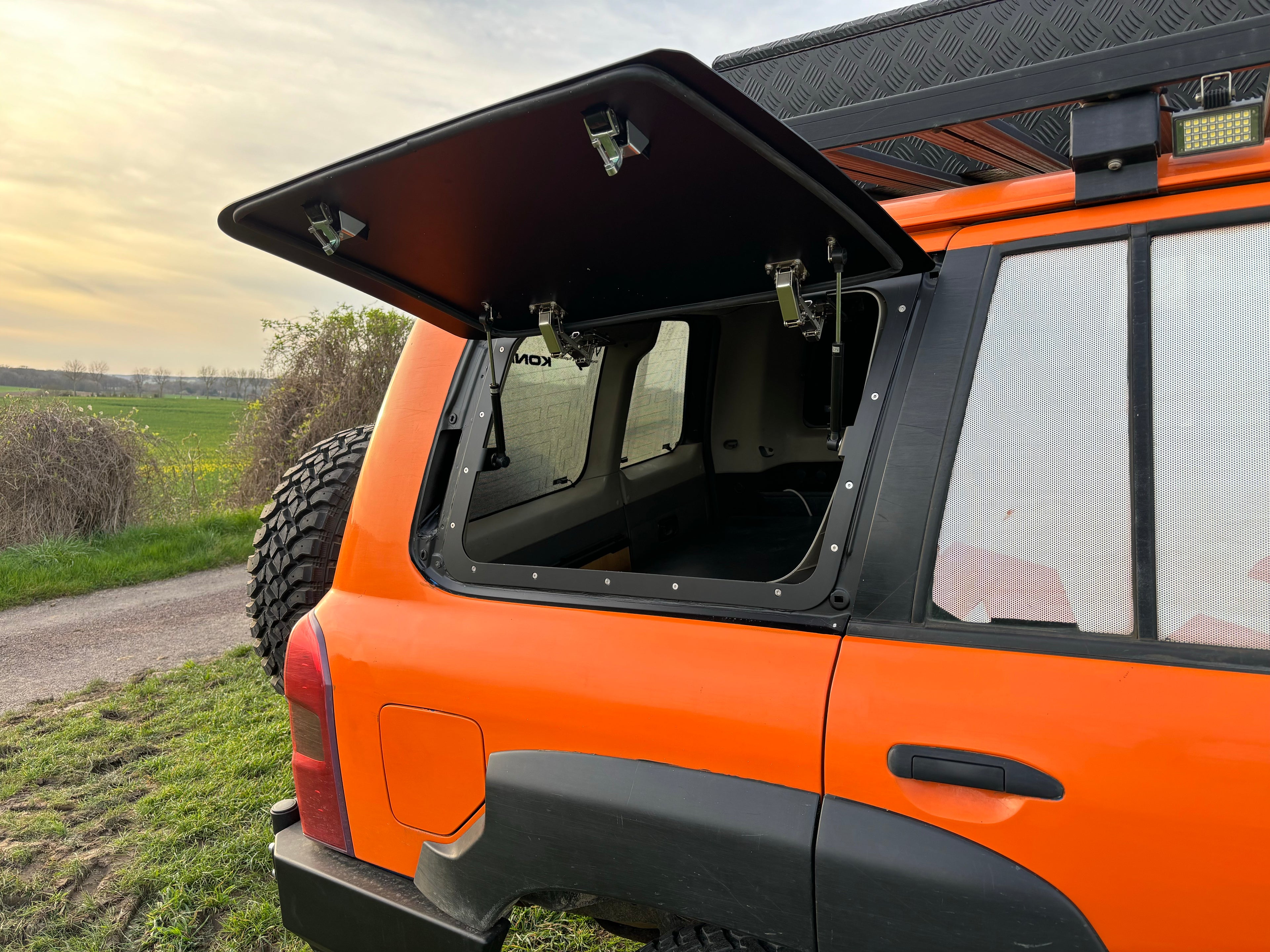 Gullwing windows NISSAN PATROL Y61 long
