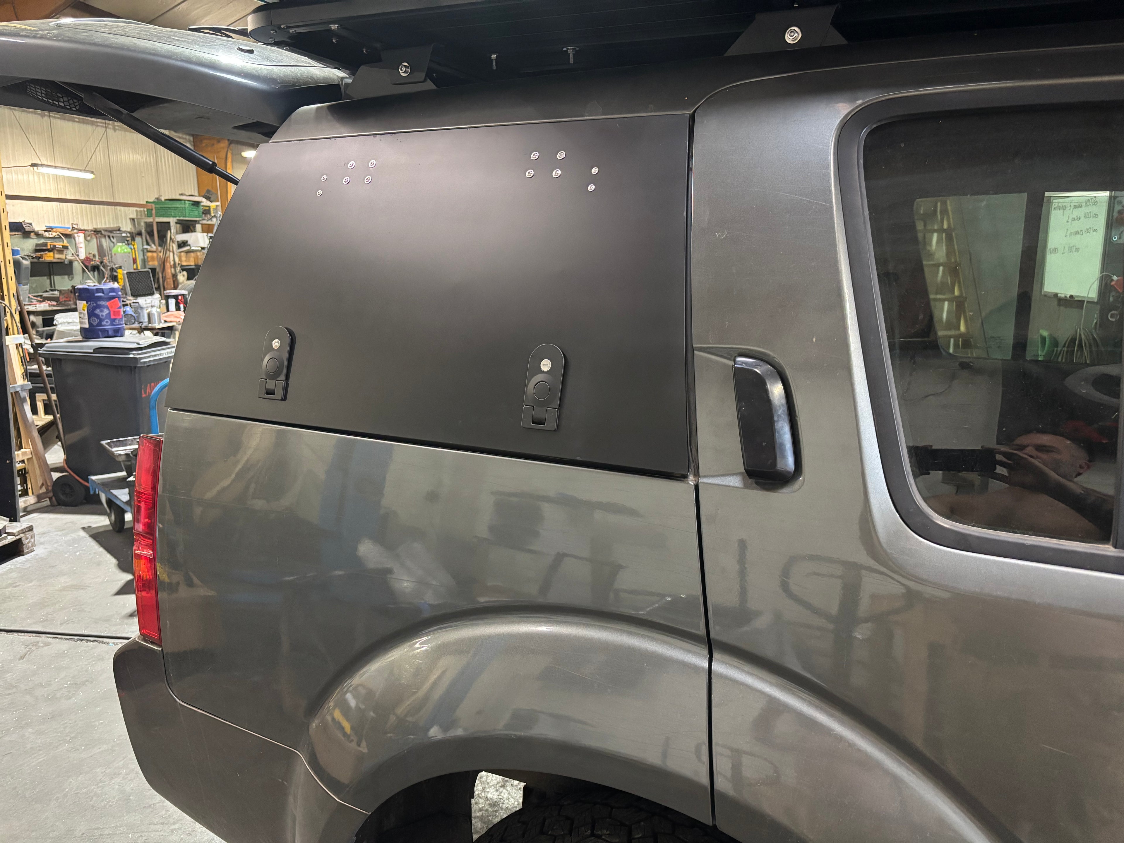 Gullwing windows Nissan Pathfinder