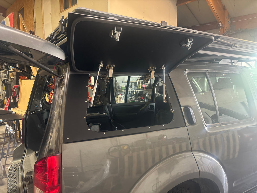 Gullwing windows Nissan Pathfinder