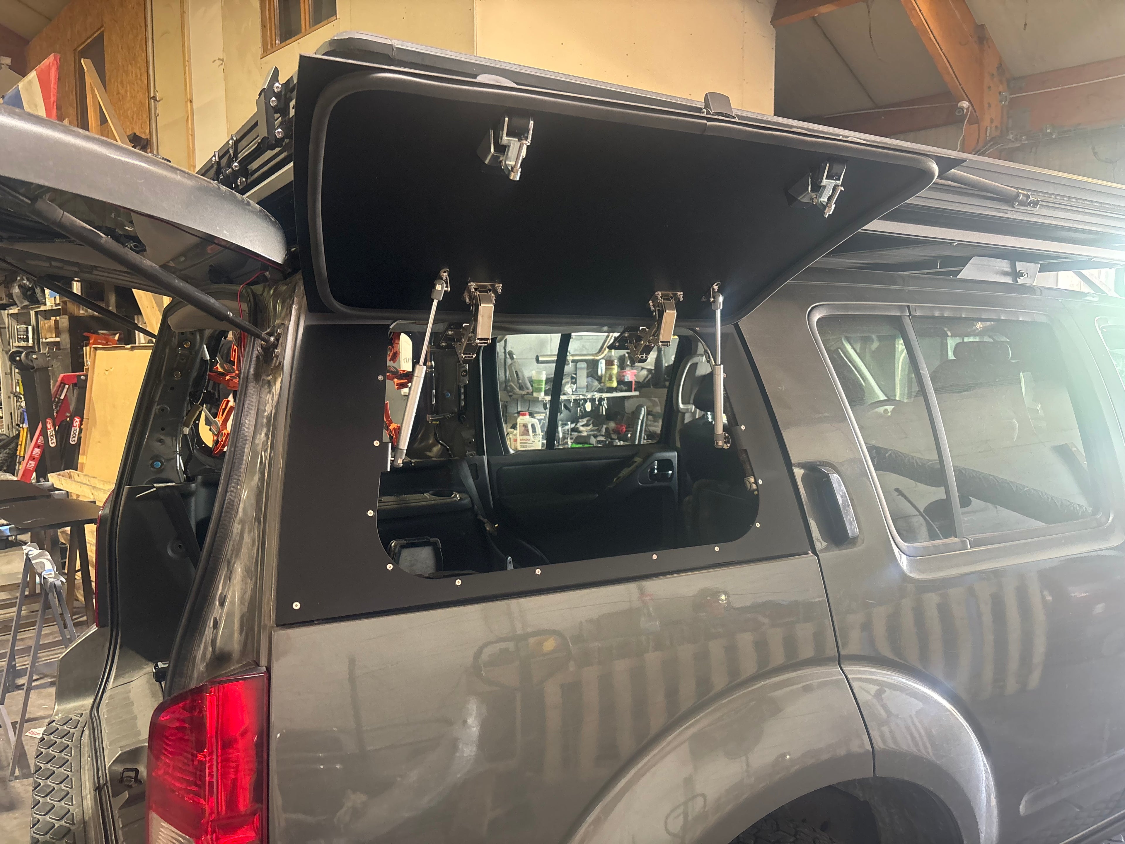 Gullwing windows Nissan Pathfinder
