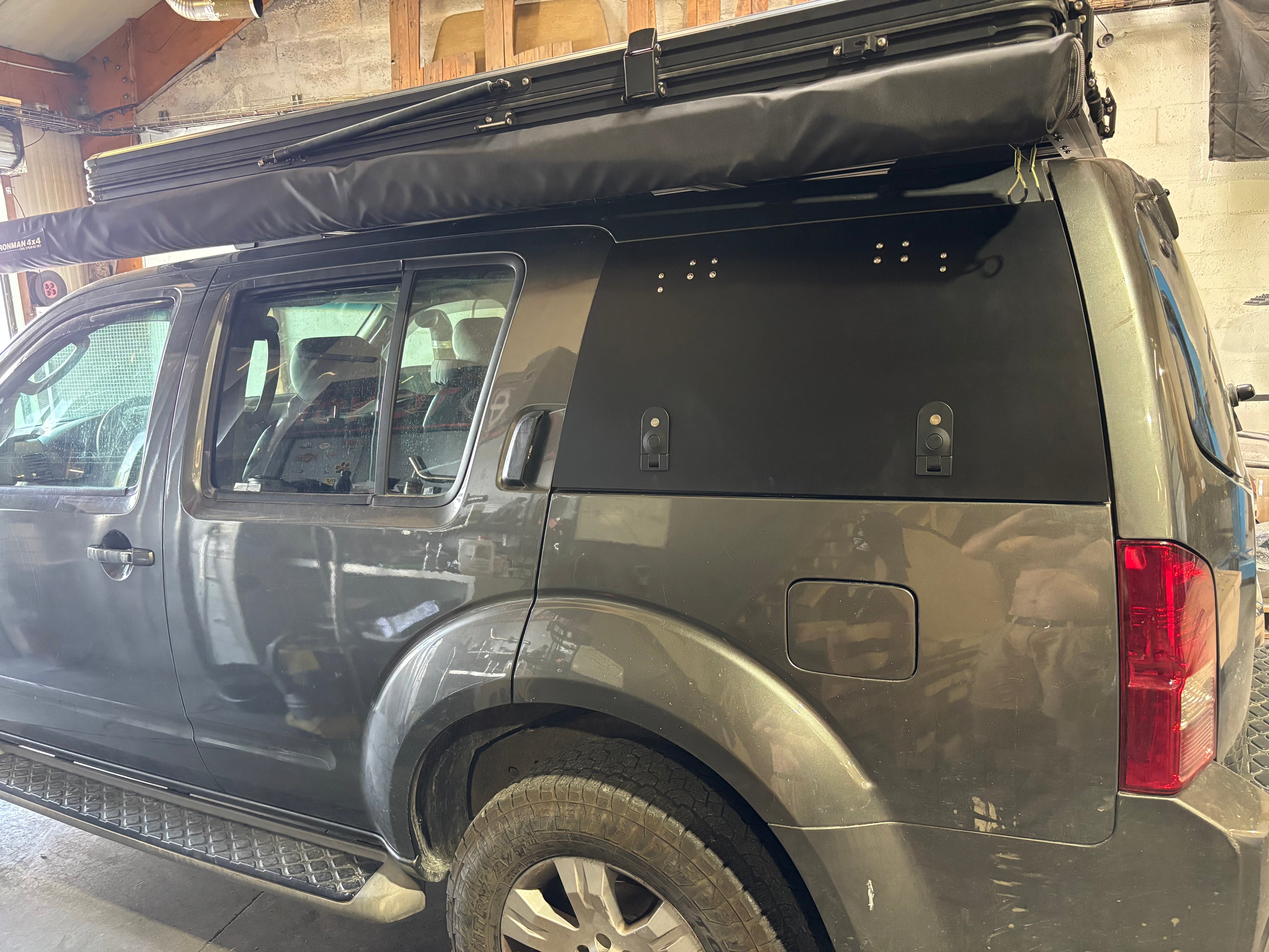 Gullwing windows Nissan Pathfinder