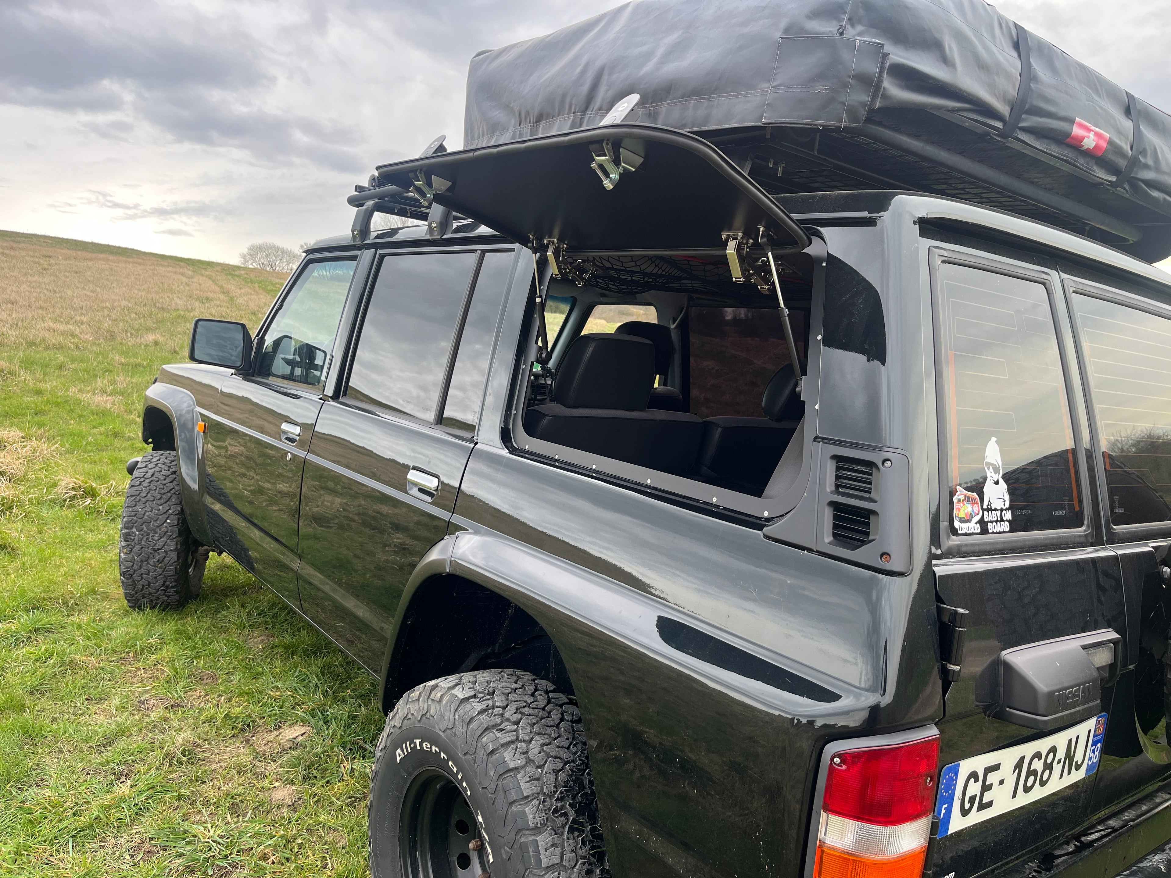 Gullwing windows NISSAN PATROL Y60 long