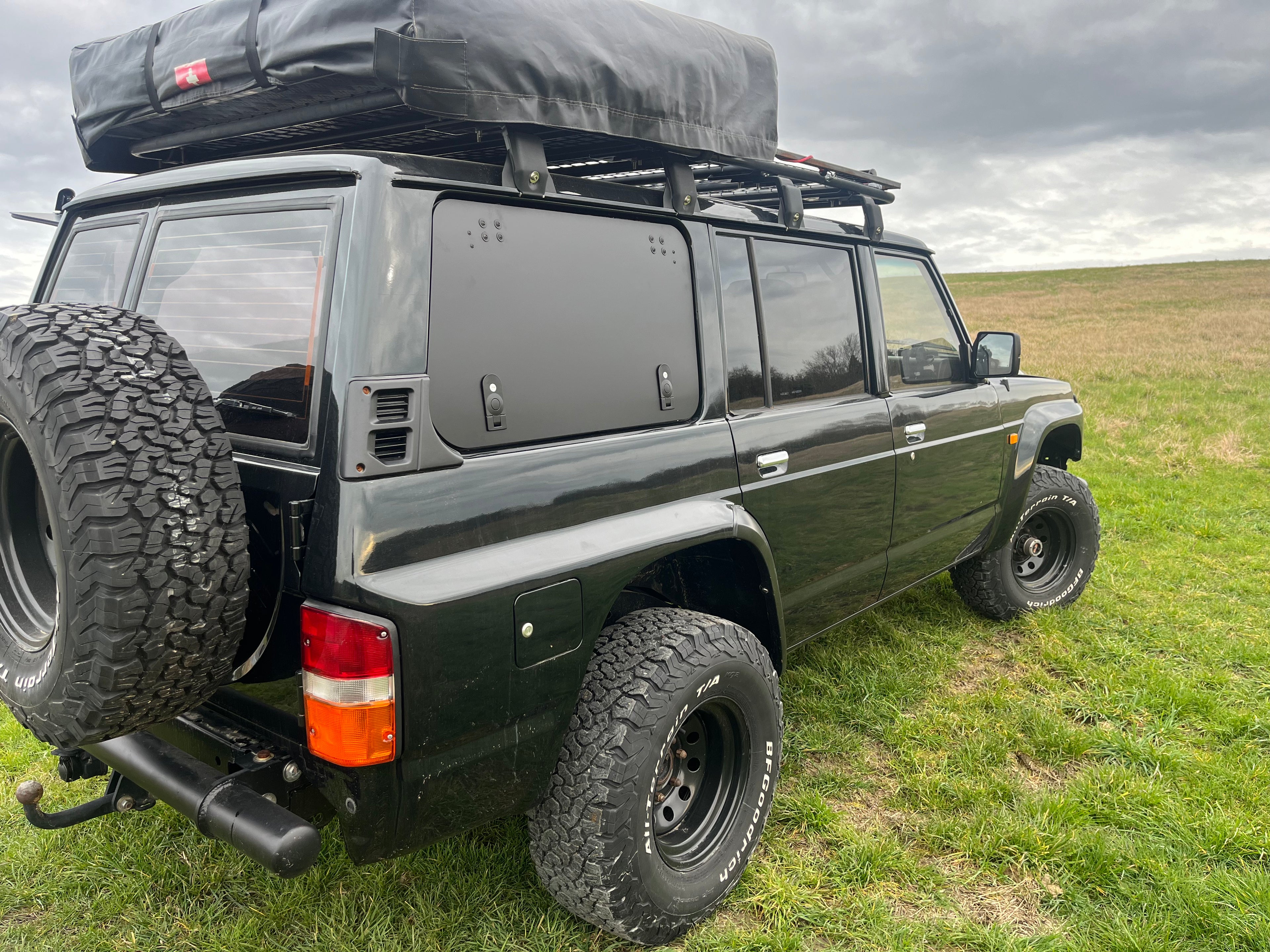 Gullwing windows NISSAN PATROL Y60 long